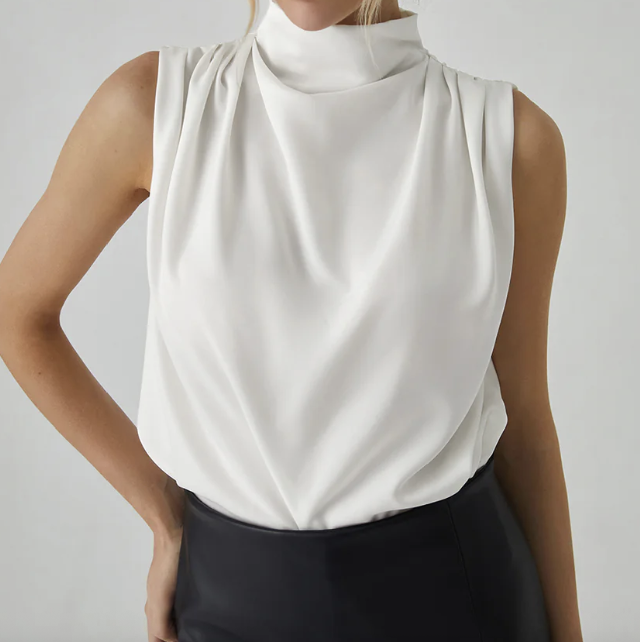 Commense Sleeveless Turtleneck