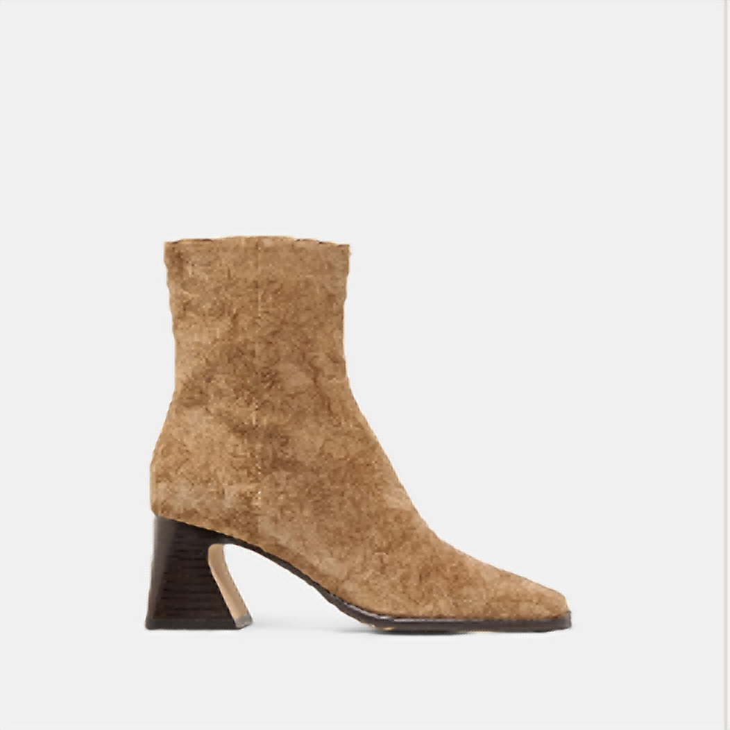 Light brown suede pointed bootie